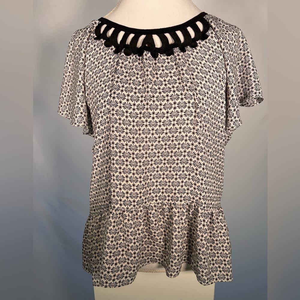Max Studio flutter sleeve black and white top